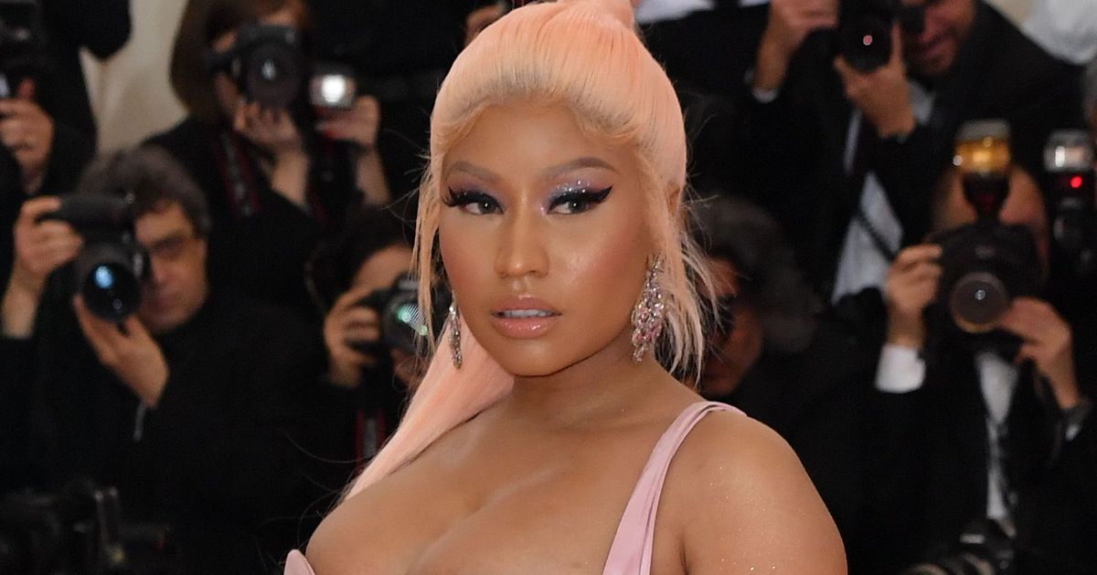 妮琪米娜 (Nicki Minaj) 取消沙烏地阿拉伯演出並與粉絲討論此事