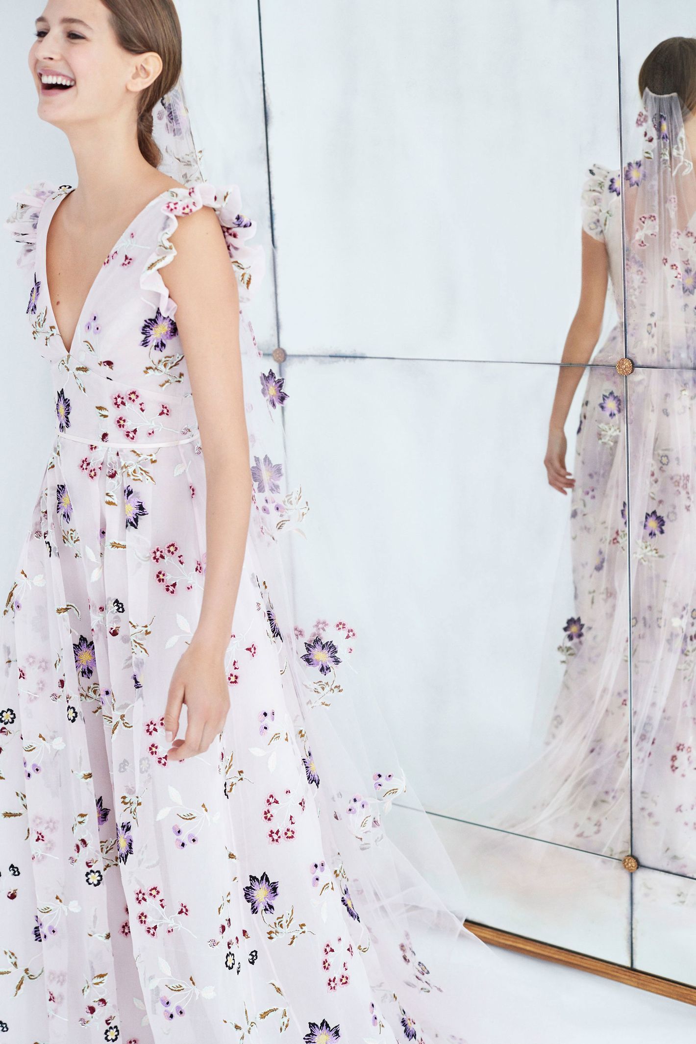 10 Insanely Beautiful Dresses for the Fall 2018 Bride