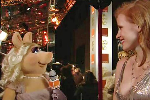 Miss Piggy gets a custom designer gown for BAFTAs