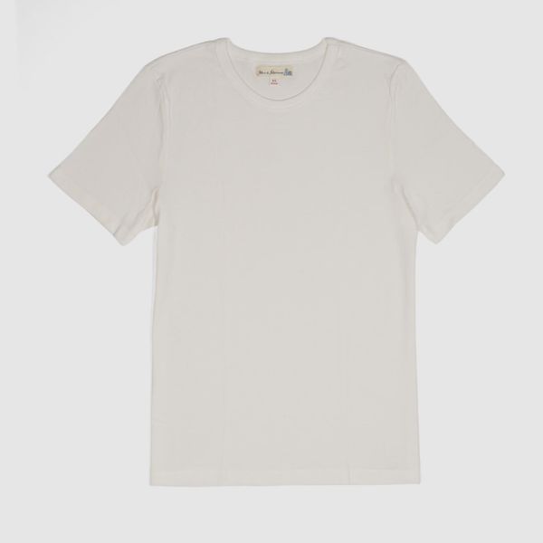 We Found Jeremy Allen White's T-shirt From 'The Bear