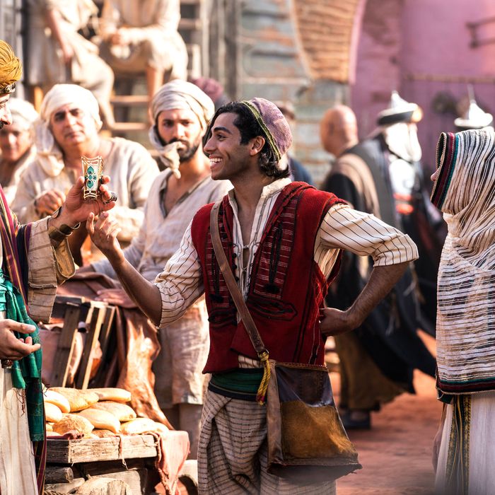 Aladdin First Look At Guy Ritchies Live Action Remake Of Disney Classic Vlrengbr 