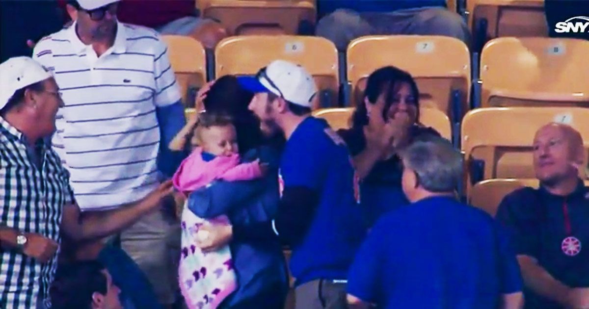 Mets fan proves you should either hold your baby or catch a foul