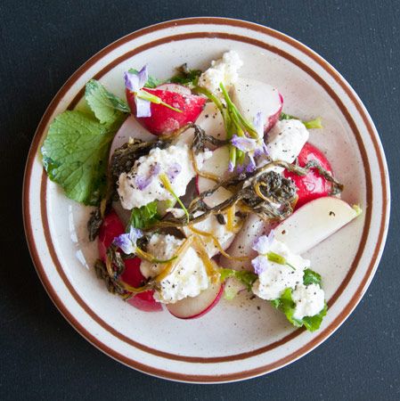 萝卜配自制乳清干酪。