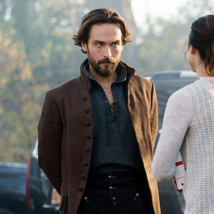 SLEEPY HOLLOW: L-R: Tom Mison and Maya Kazan in the “Kindred Spirits” episode of SLEEPY HOLLOW airing Friday, Feb. 19 (8:00-9:01 PM ET/PT) on FOX. ©2016 Fox Broadcasting Co. Cr: Tina Rowden/FOX