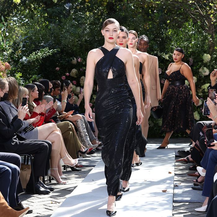 Everyone Can Watch Michael Kors Fall-Winter 2022 NYFW Show