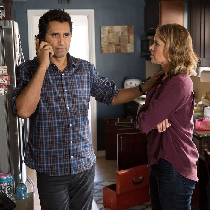 Cliff Curtis as Travis and Kim Dickens as Madison - Fear the Walking Dead _ Season 1, Episode 1 - Photo Credit: Justin Lubin/AMC