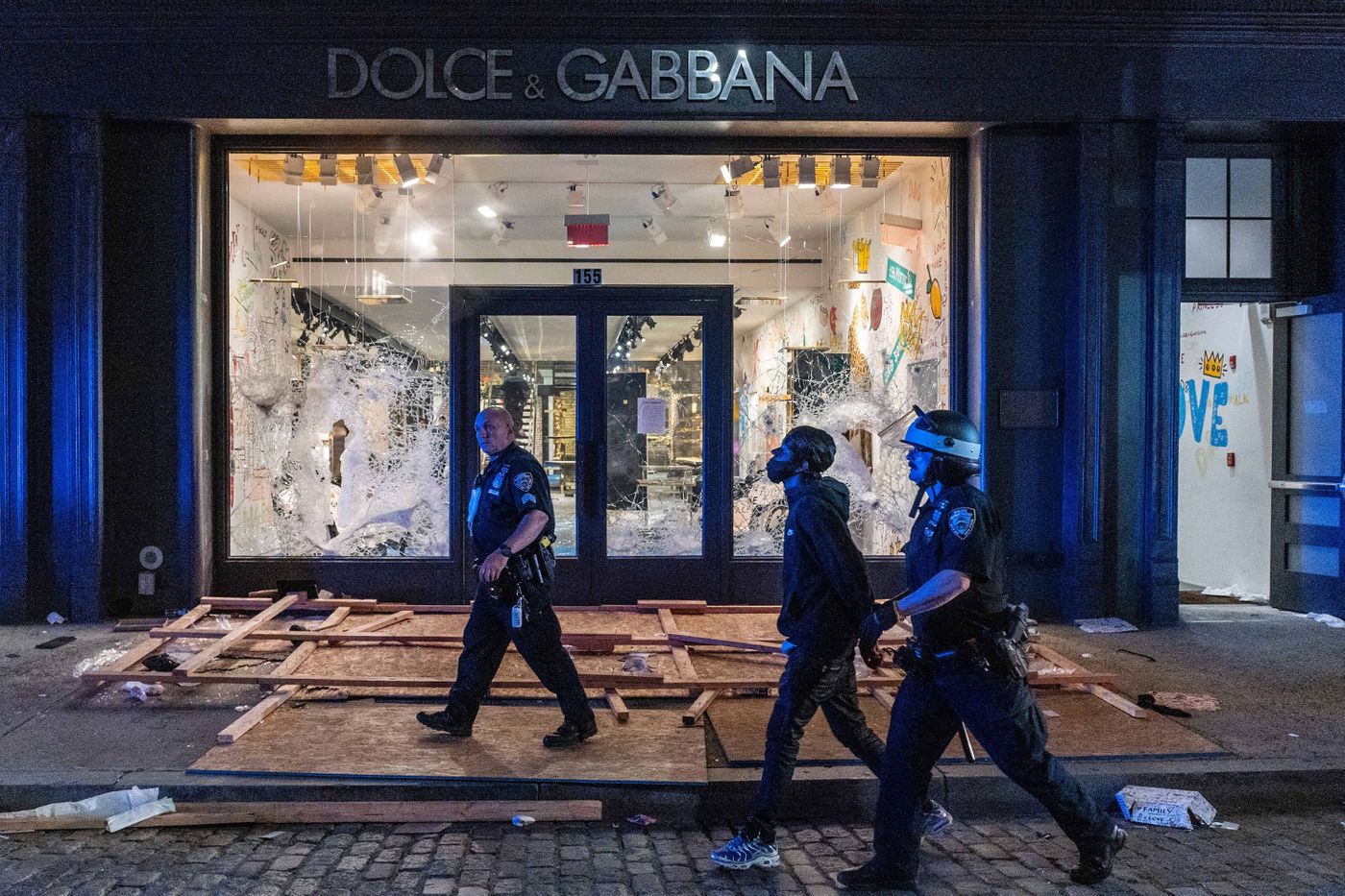 Looters Hit Luxury Retailers In Lower Manhattan