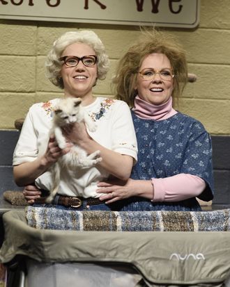 Kate McKinnon and Melissa McCarthy in SNL's 