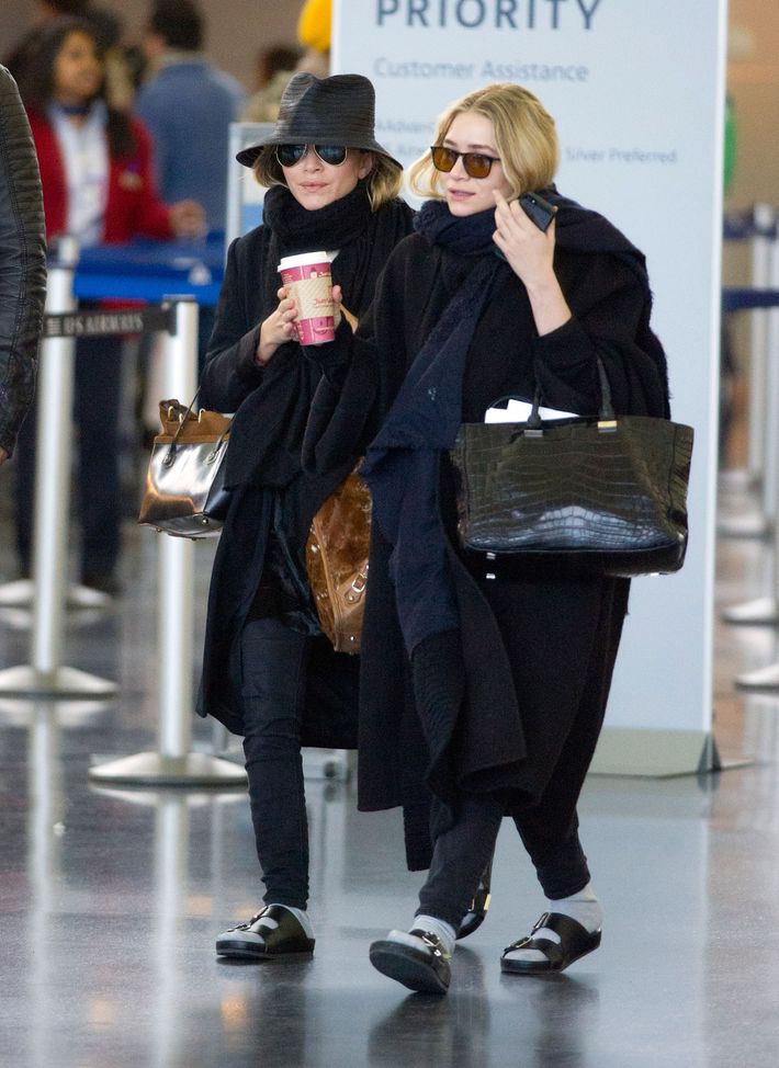 here's ashley olsen wearing the louis vuitton speedy! we have this