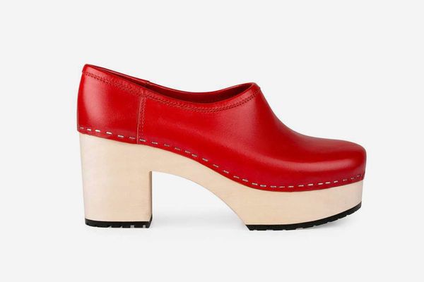 Swedish Hasbeens Bettan Clogs, Red