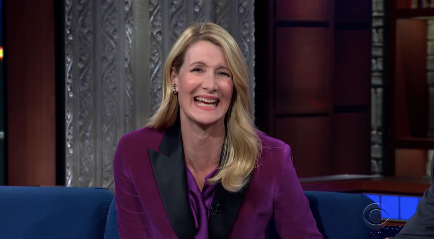 Laura Dern, maravilhosa, diz ter visto o Baby Yoda num jogo de