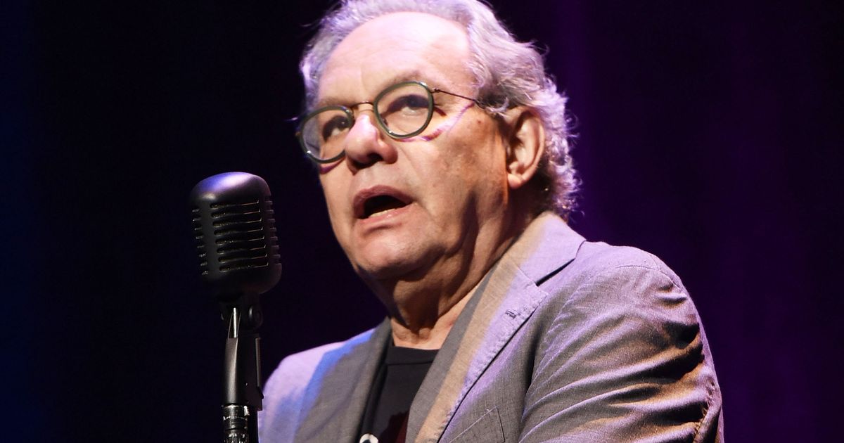 劉易斯·布萊克（Lewis Black）的正義憤怒如何使我們度過了二十年的瘋狂