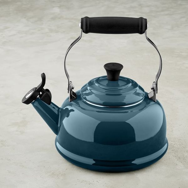 Le Creuset Classic 1 3/4-Qt. Tea Kettle