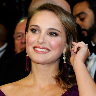 HOLLYWOOD, CA - FEBRUARY 27: Actress Natalie Portman arrives at the 83rd Annual Academy Awards at the Kodak Theatre February 27, 2011 in Hollywood, California. (Photo by Ethan Miller/Getty Images) *** Local Caption *** Natalie Portman