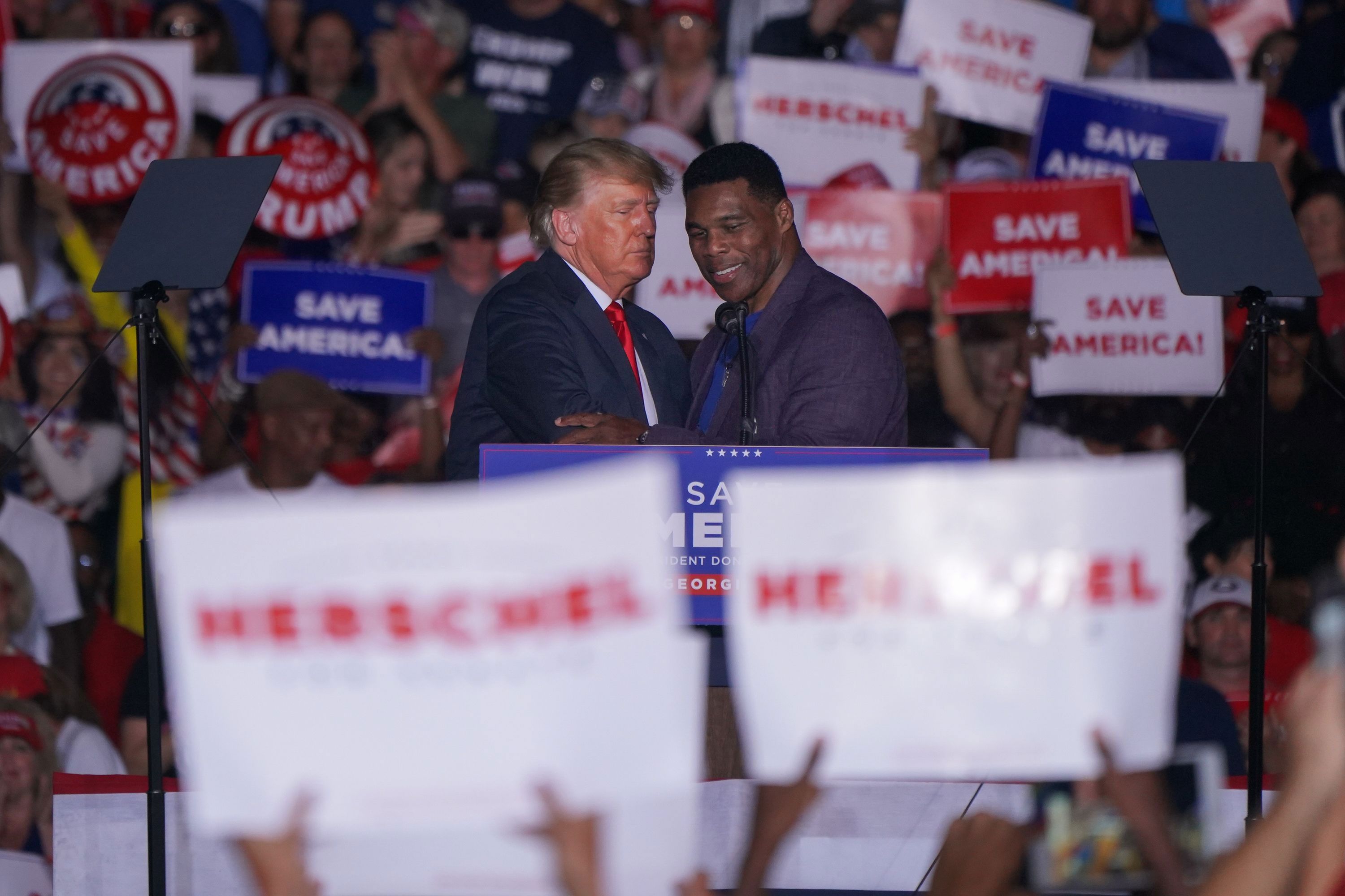 Trump, in e-mail, encourages former Giant Herschel Walker to run for Senate  in Georgia