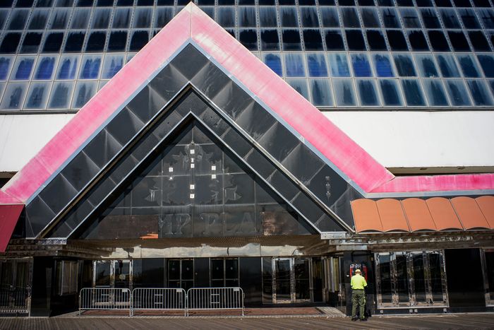 atlantic city trump tower demolition