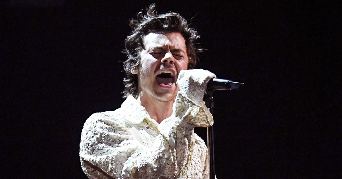 Harry Styles Performs at BRIT Awards WATCH VIDEO