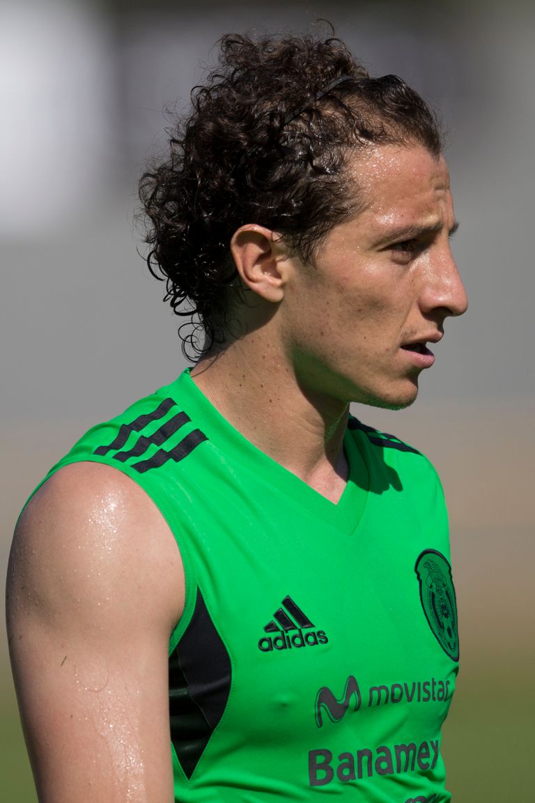 20 Hot Soccer Guys With Long Hair