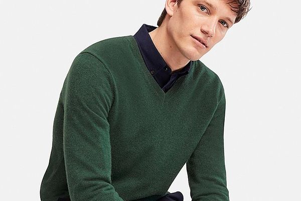 Men’s Cashmere V-neck Long-Sleeve Sweater