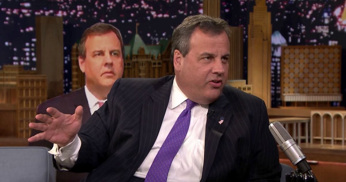 Jimmy Fallon Places a Cardboard Cutout of Chris Christie Behind Chris ...