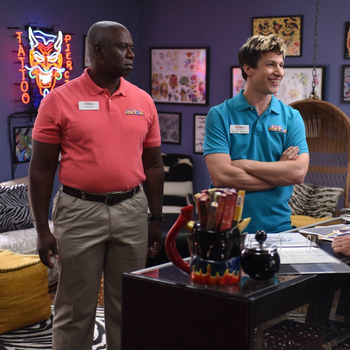BROOKLYN NINE-NINE: L-R: Andre Braugher and Andy Samberg in the “Coral Palms Pt.1” season premiere episode of BROOKLYN NINE-NINE airing Tuesday, Sept. 20 (8:00-8:31 PM ET/PT) on FOX. ©2016 Fox Broadcasting Co. CR: Ray Mickshaw/FOX.