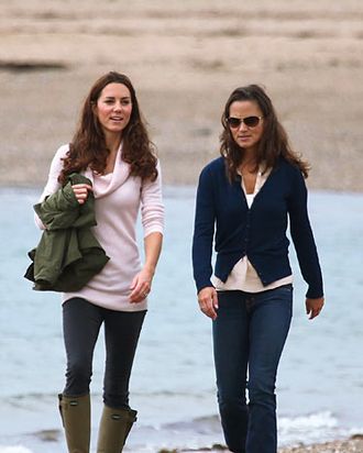 Kate Middleton being normal with her sister Pippa.