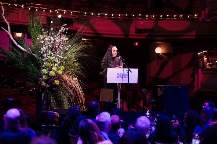 El evento benéfico de primavera de 2024 de BAM (Academia de Música de Brooklyn) rinde homenaje a Solange Knowles y Mikki Shepard