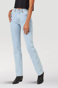 Very light blue mom jeans in responsible cotton