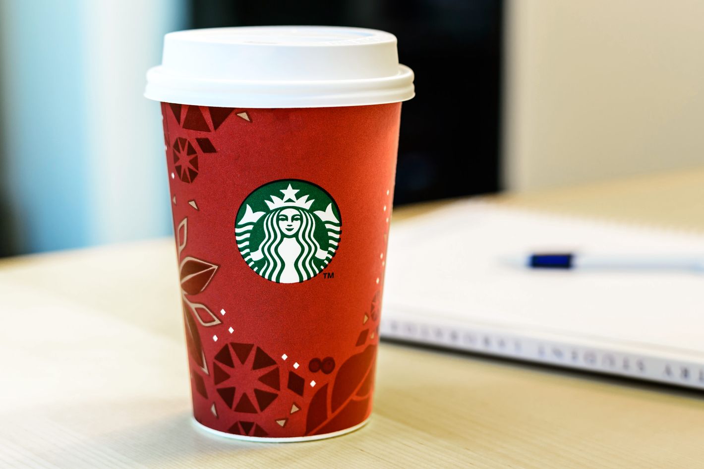 https://pyxis.nymag.com/v1/imgs/baa/529/cbe70c888be18f6d255b8e88919b5bd205-22-starbucks-holiday-cup.2x.rhorizontal.w710.jpg