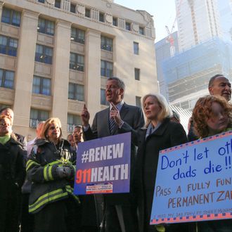 Mayor de Blasio pushes for Zadroga Act extension at Ground Zero