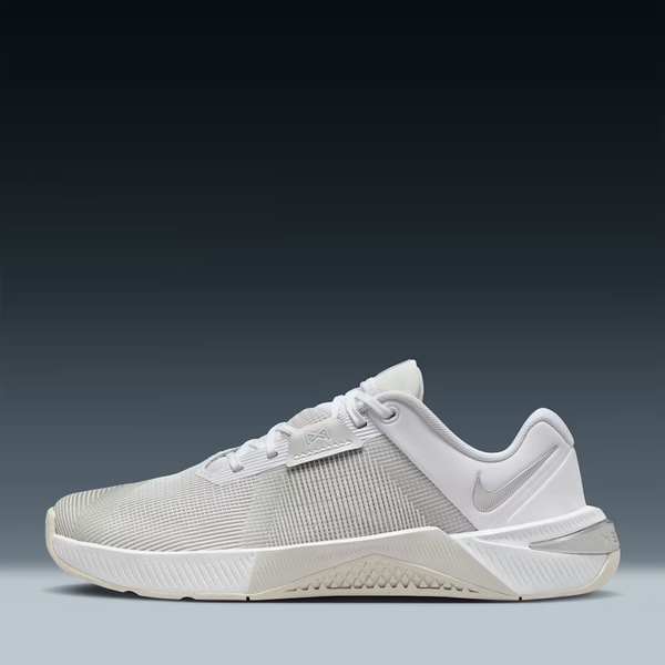 nike white workout shoes