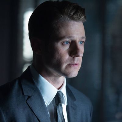 GOTHAM: L-R: Benjamin McKenzie in the “Rise of the Villains: By Fire” episode of GOTHAM airing Monday, Oct. 26 (8:00-9:00 PM ET/PT) on FOX. ©2015 Fox Broadcasting Co. Cr: Jessica Miglio/ FOX.
