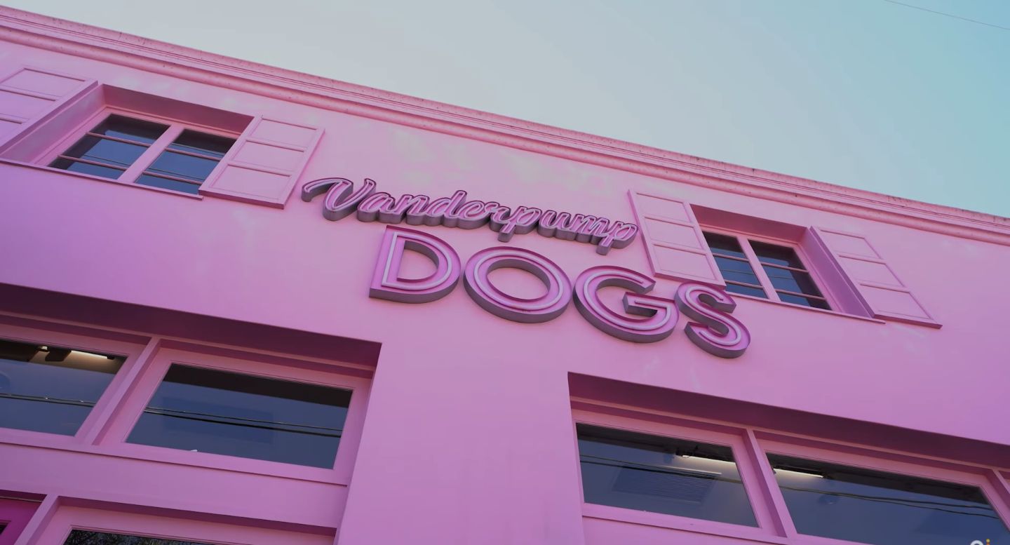 Lisa Vanderpump Stars In Peacock S Vanderpump Dogs Trailer
