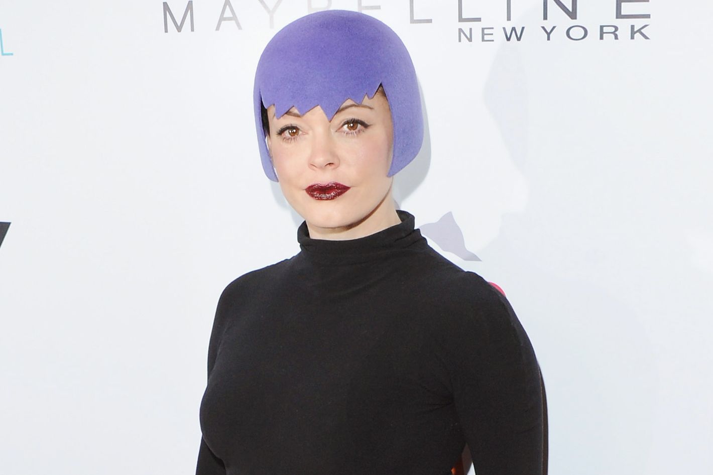 Rose McGowan Wore Purple-Felt Hair on the Red Carpet