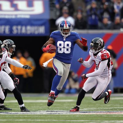 Hakeem Nicks #88 of the New York Giants scores a 72-yard touchdown reception in the third quarter against the Atlanta Falcons during their NFC Wild Card Playoff game.