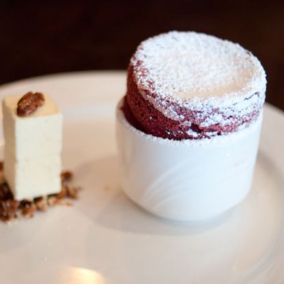 红色天鹅绒蛋奶酥。