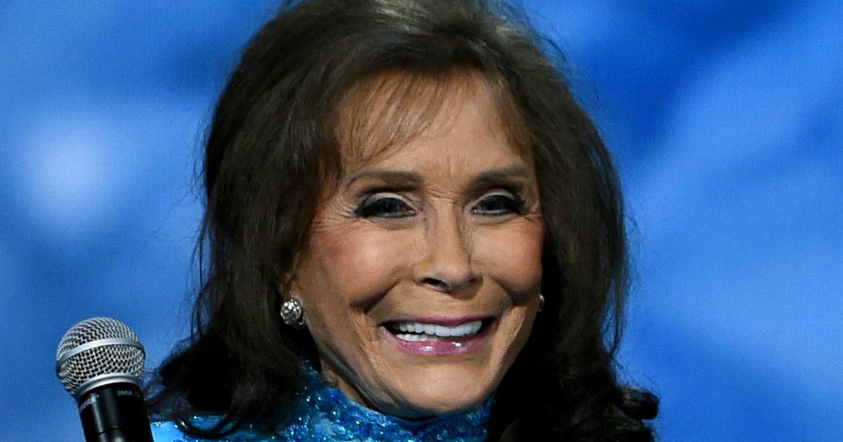 洛雷塔·林恩（Loretta Lynn）在家裡遭受中風後入院