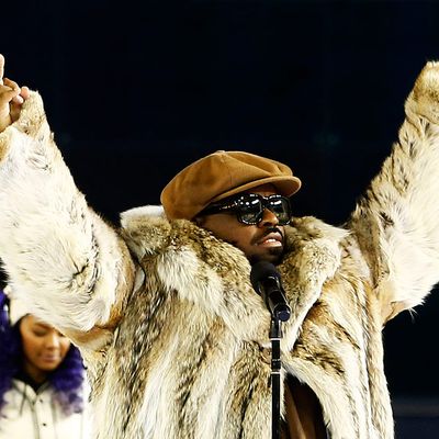 Singer Cee Lo Green performs between the first and second period during the 2014 Coors Light NHL Stadium Series at Yankee Stadium on January 29, 2014 in New York City.