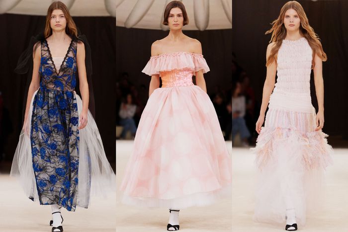 At Chanel, a Couture Show That Plays It Safe