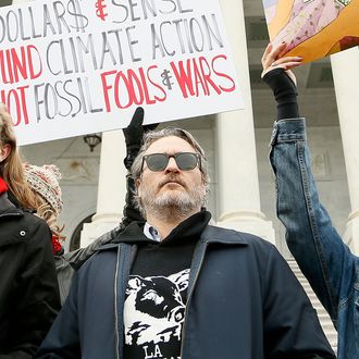 Joaquin Phoenix Protest Jane Fonda Washington .