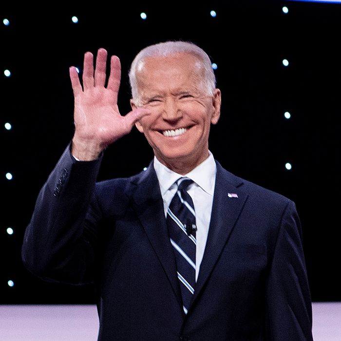 883456f5fab151cb960ae2a5271cb90f8e-31-biden.rsquare.w700.jpg