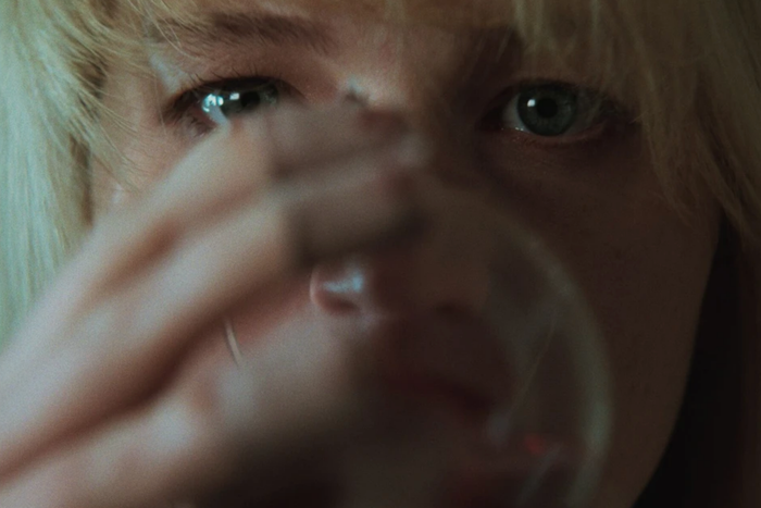 Jennifer Lawrence는 죽음의 나이에 들어갑니다.