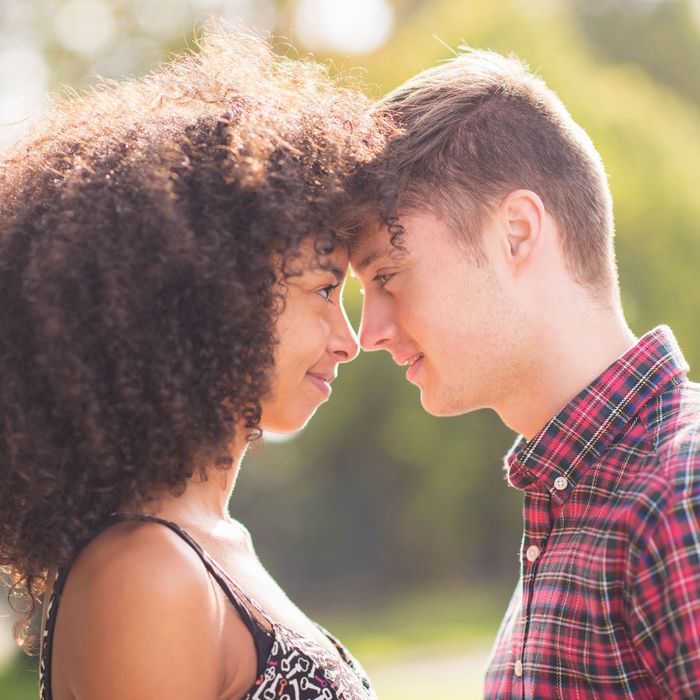 Are you marry перевод. You married перевод. Диалог по английскому eighteen is too young to get married. Married to что это значит. Hold my Beer while i Kiss your girlfriend.