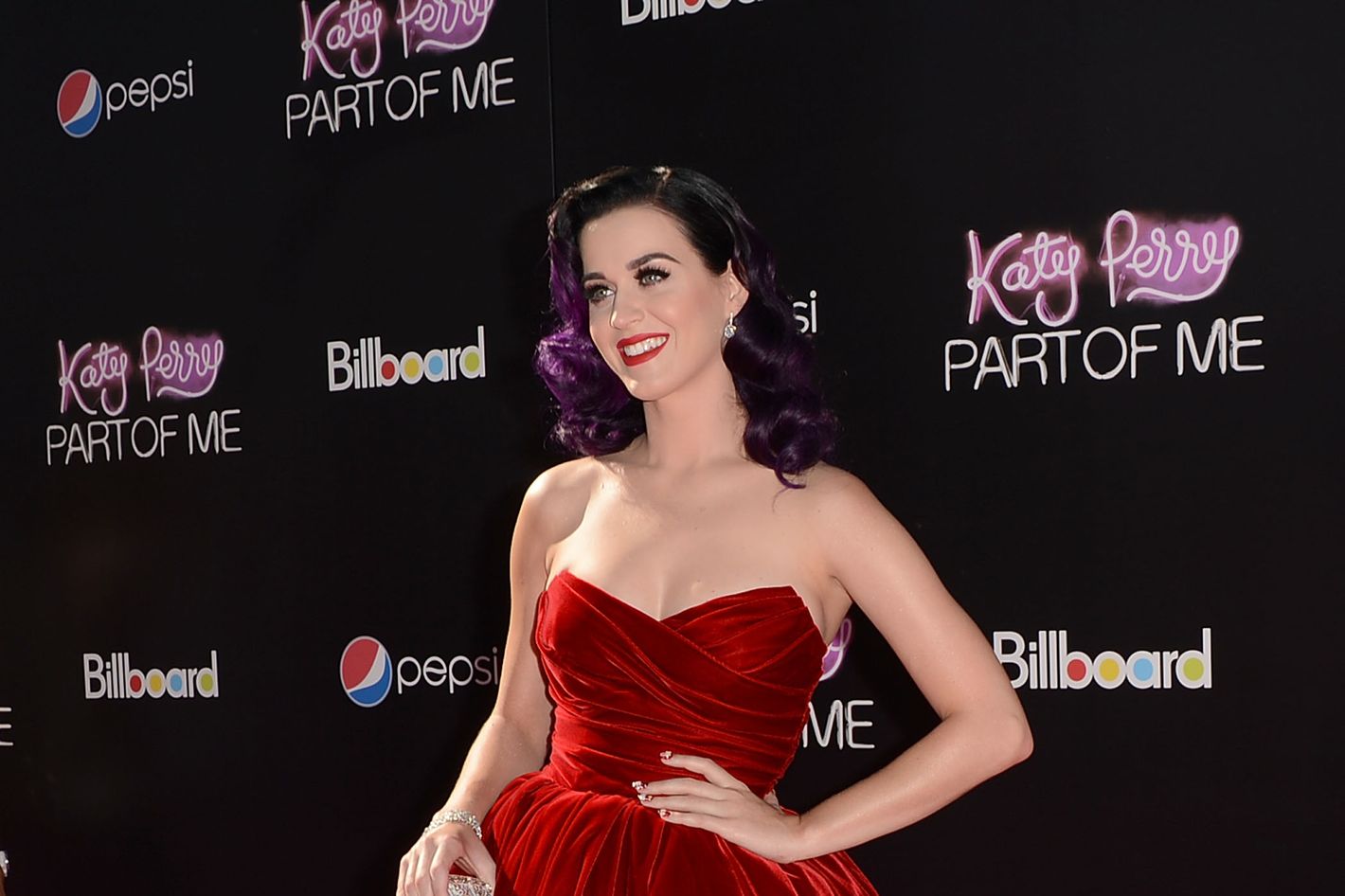 Katy Perry sparkles in a little black dress :: Katy Perry photos