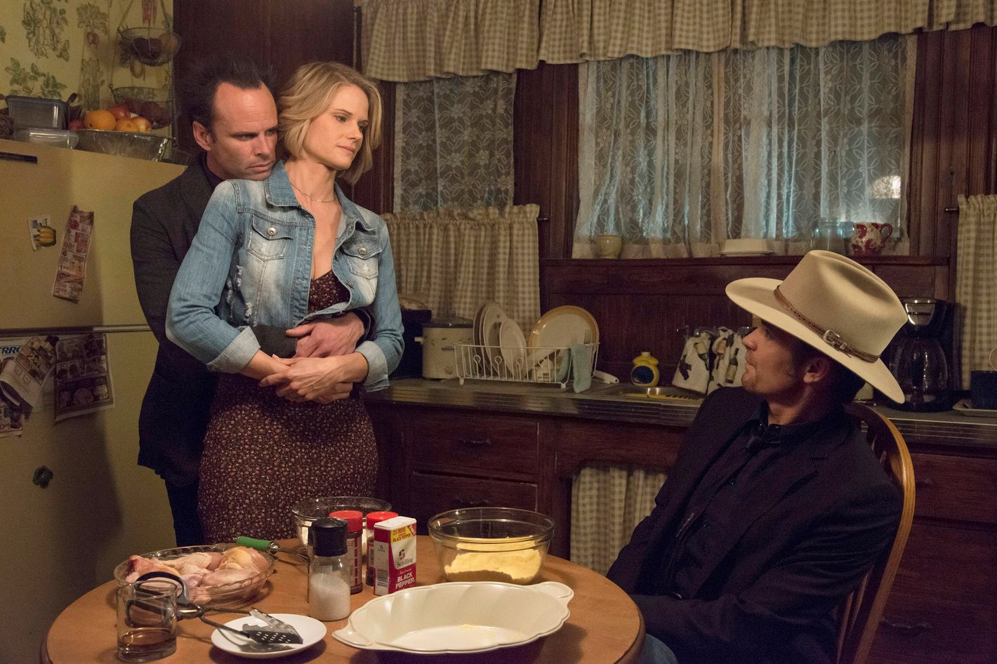 JUSTIFIED: Raylan's Tall Drinking Glasses (2) – HOLLYWOOD PICTURES STUDIOS,  LLC.