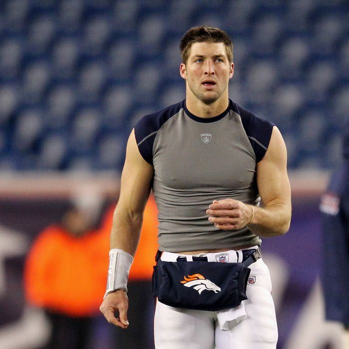 Tim Tebow #15 of the Denver Broncos warms up against the New England Patriots