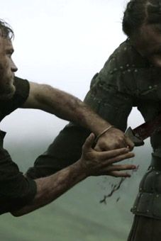 CK model turned actor Travis Fimmel plays Ragnar Lothbrok, a farmer-warrior who manages to make an undercut and single power braid look sexy. A killer haircut to rule them all.