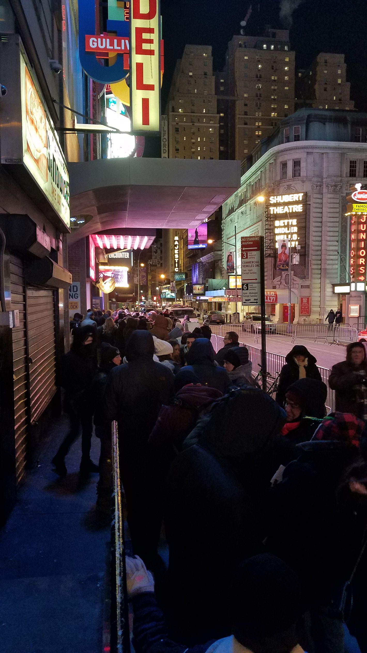 Inside Guy Fieri S Times Square Restaurant On Its Last Night   962a6c8b13cf047444050c2b24e80d033d 02 Guy Fieri Times Square 1.2x.w710 