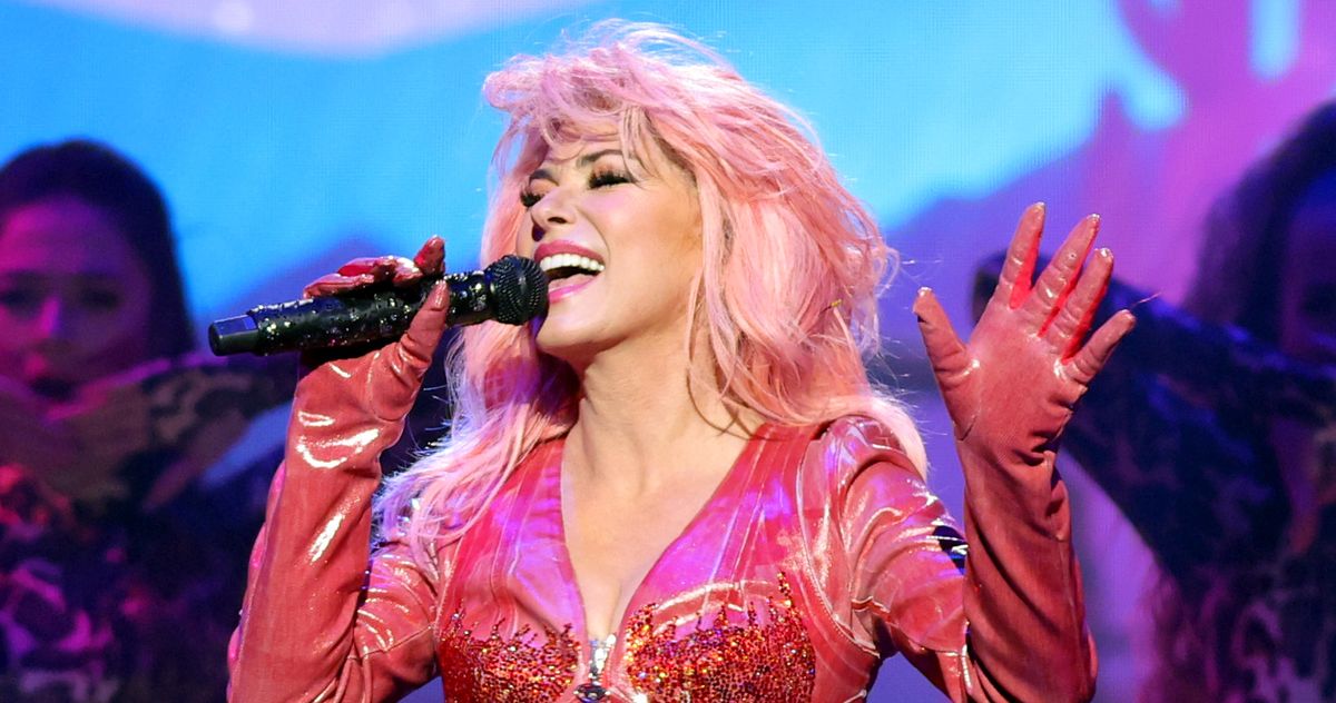Shania Twain Inspires Stars, Until Blues Mute the Celebration