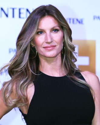 Gisele Bündchen Reveals That She Has Struggled With Thoughts of Suicide in  Her New Book